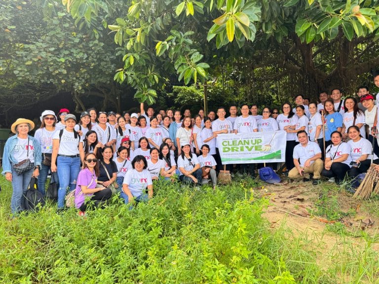 Macau brethren clean Coloane’s Hac Sa Beach