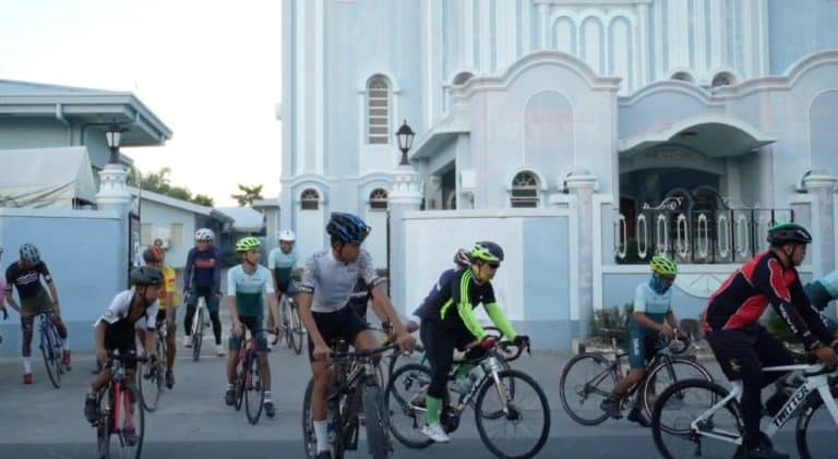 Cycling enthusiasts in Paniqui, Tarlac go for a weekend ride